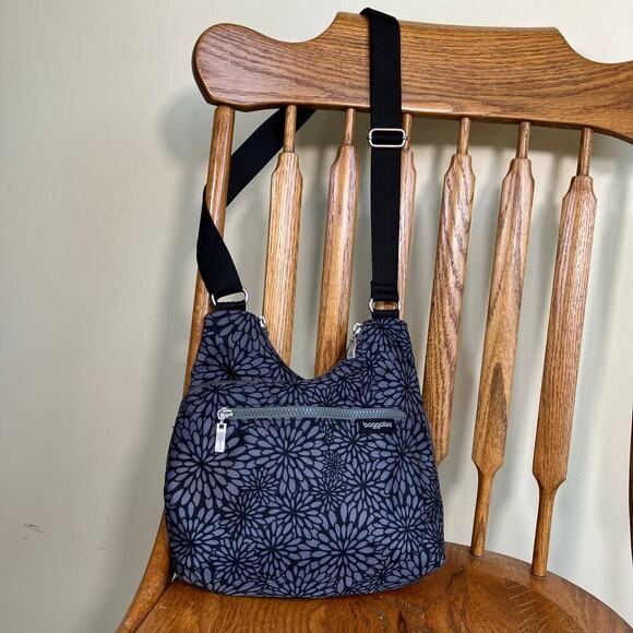 Baggallini Handbags - Baggallini Pocket Crossover Crossbody Bag Black Floral Nylon Travel Purse Small